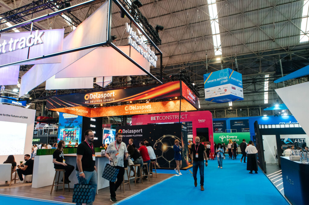 Fotografía de feria y exposición profesional en Barcelona con stands, branding y visitantes